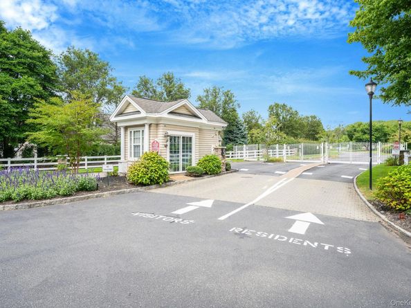 9 Scarborough Drive, Smithtown NY 11787