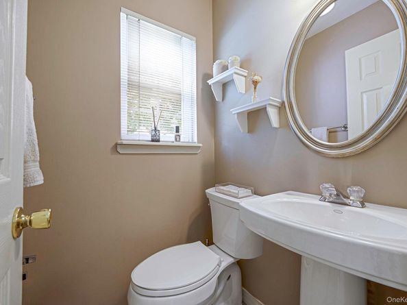 9 Scarborough Drive, Smithtown NY 11787