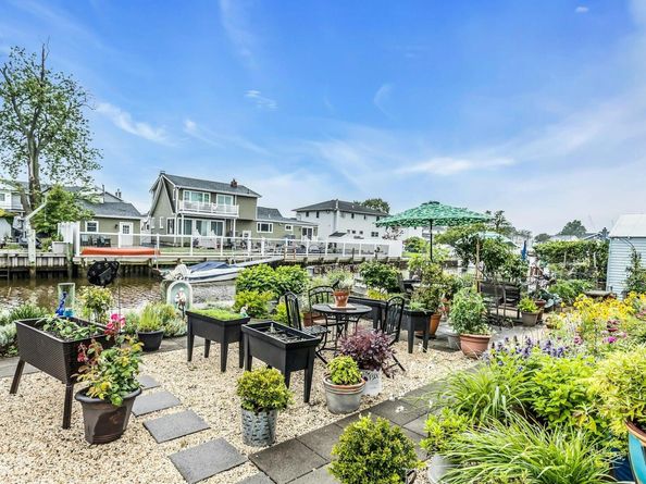 10 Garfield Place, Massapequa NY 11758