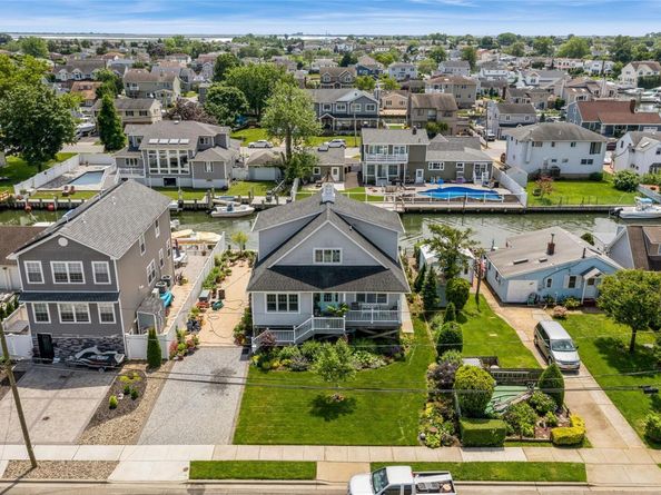 10 Garfield Place, Massapequa NY 11758