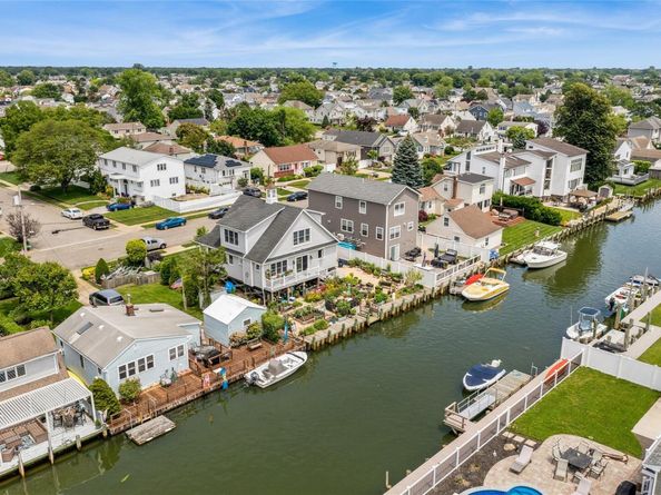 10 Garfield Place, Massapequa NY 11758