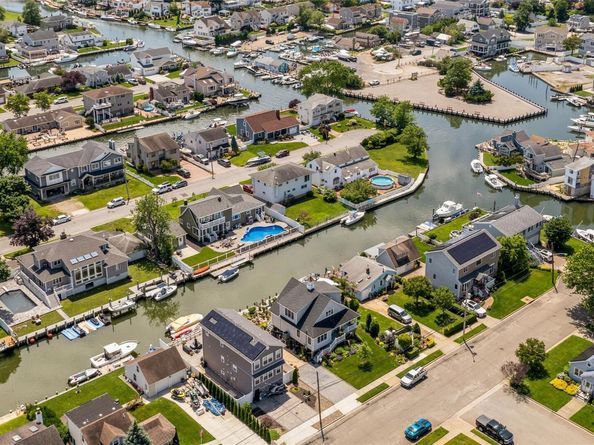 10 Garfield Place, Massapequa NY 11758