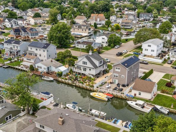 10 Garfield Place, Massapequa NY 11758