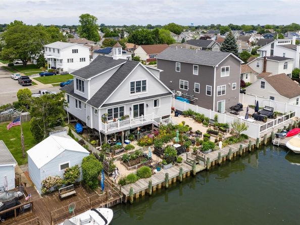 10 Garfield Place, Massapequa NY 11758
