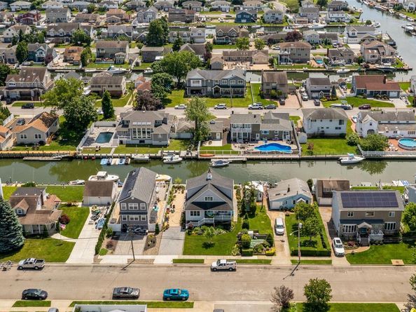 10 Garfield Place, Massapequa NY 11758