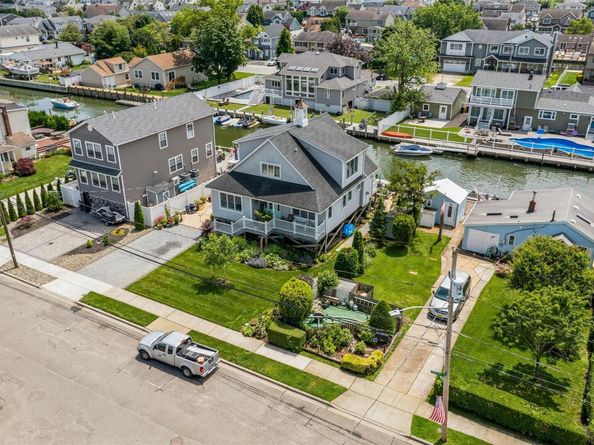 10 Garfield Place, Massapequa NY 11758