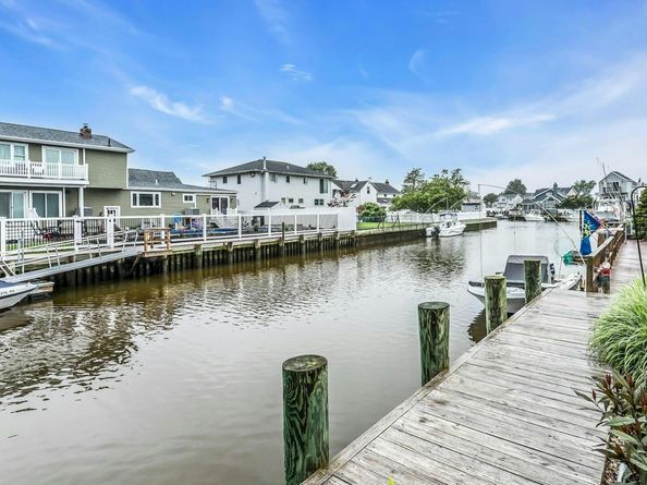 10 Garfield Place, Massapequa NY 11758