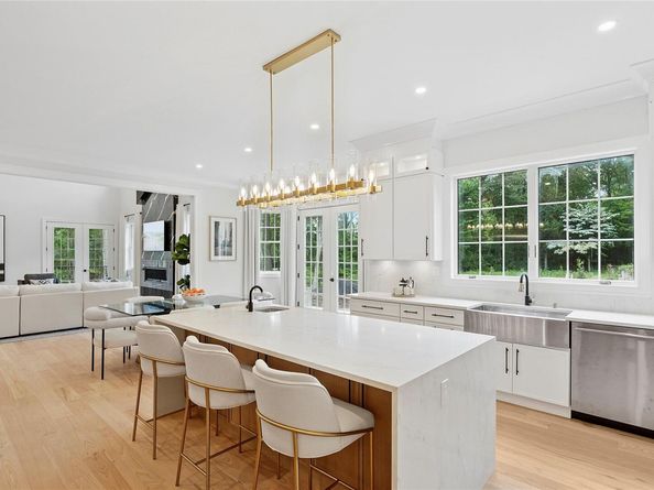 17 Chelsea Place, Dix Hills NY 11746