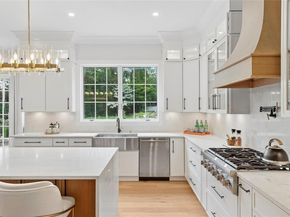 17 Chelsea Place, Dix Hills NY 11746