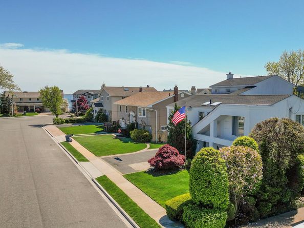 2912 Bay Drive, Merrick NY 11566