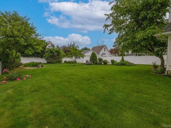 215 Lakeview Avenue, Rockville Centre NY 11570