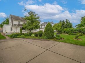 215 Lakeview Avenue, Rockville Centre NY 11570