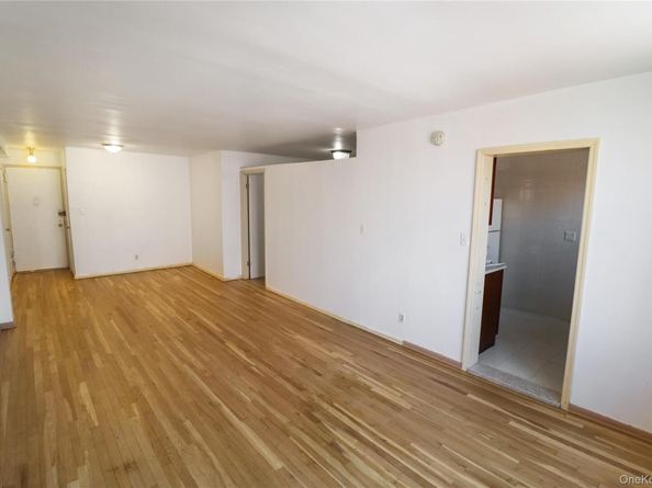 4125 Kissena Boulevard 5HH, Flushing NY 11355