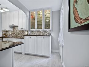 17 Gaynor Avenue 1D, Manhasset NY 11030