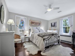 17 Gaynor Avenue 1D, Manhasset NY 11030