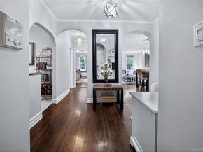 17 Gaynor Avenue 1D, Manhasset NY 11030
