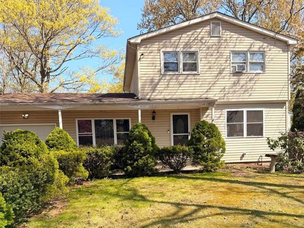13 Hampton Avenue, Mastic NY 11950