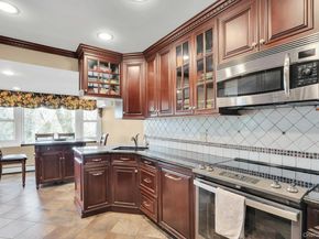21 Ground Pine Court, Dix Hills NY 11746