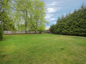 96 Cedar Drive W, Plainview NY 11803