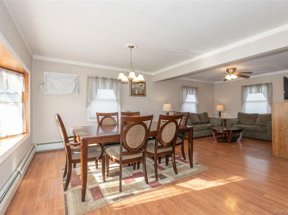 5 Crabtree Lane, Levittown NY 11756