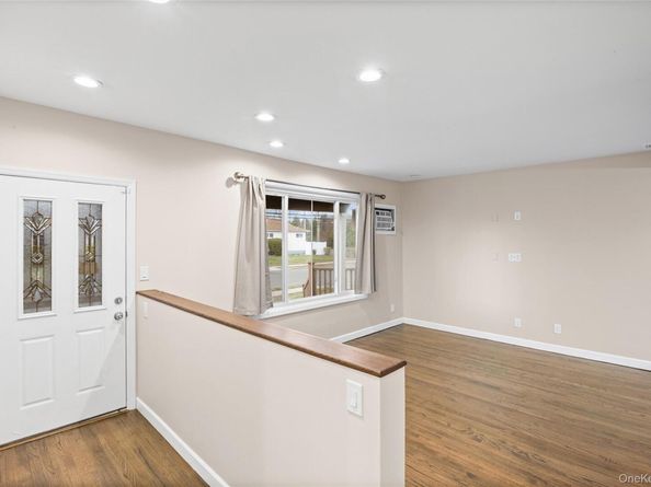 1091 Gardiner Drive, Bay Shore NY 11706