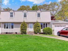 11 Hollo Drive, Holbrook NY 11741