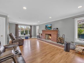 11 Hollo Drive, Holbrook NY 11741