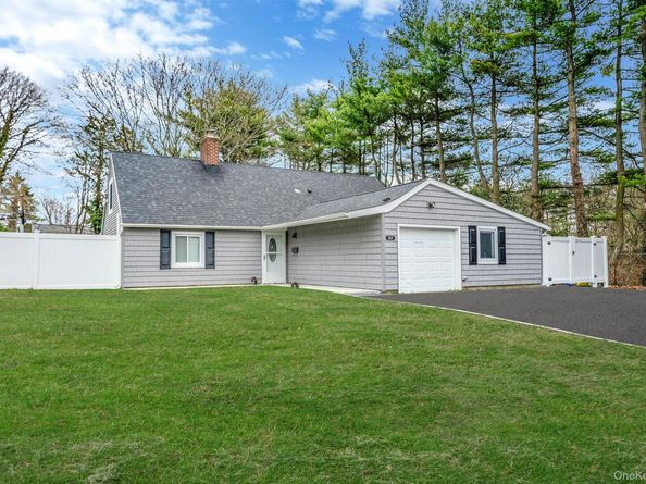 157 Serpentine Lane, Islandia NY 11749