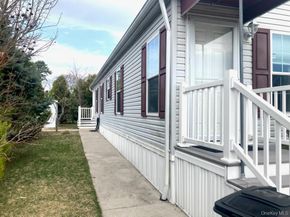 1661 Old Country Road 348, Riverhead NY 11901