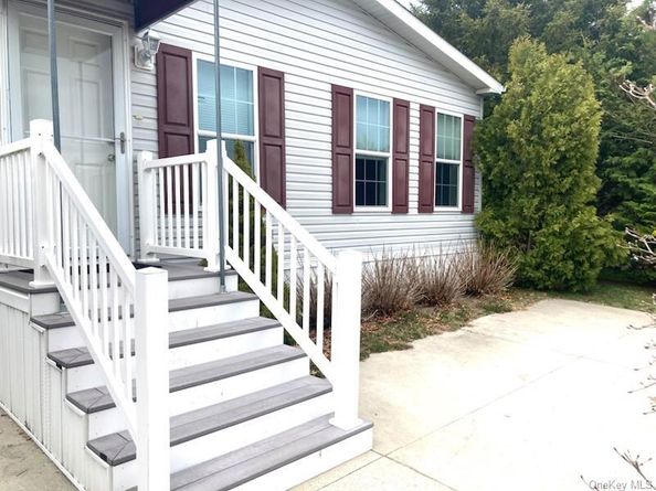 1661 Old Country Road 348, Riverhead NY 11901