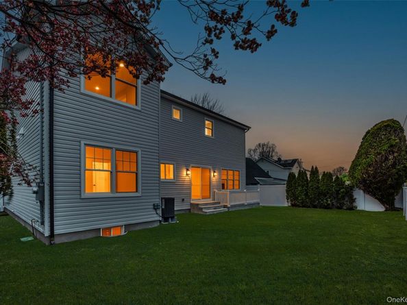 12 Patience Lane, Westbury NY 11590