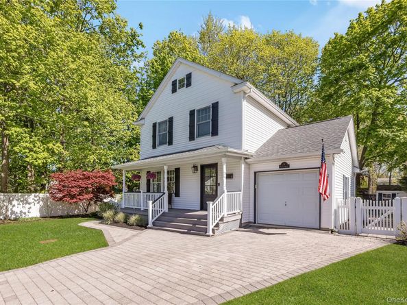 9 Collins Avenue, Kings Park NY 11754