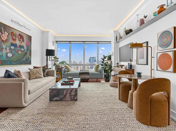 350 West 42nd Street 57C, New York (Manhattan) NY 10036