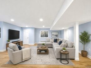38 Ovation Court, White Plains NY 10603