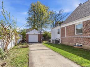 132 Wardwell Road, Mineola NY 11501