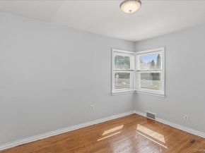 132 Wardwell Road, Mineola NY 11501