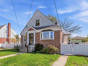 132 Wardwell Road, Mineola NY 11501