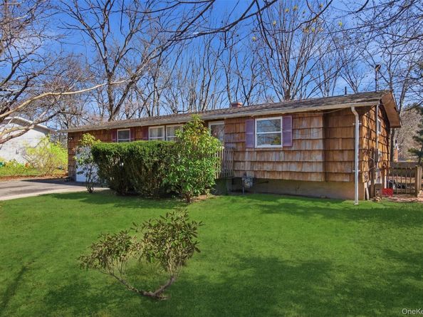 30 Lodge Lane, East Setauket NY 11733