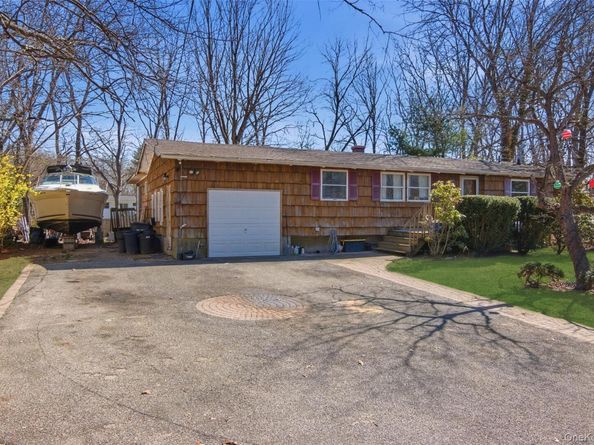 30 Lodge Lane, East Setauket NY 11733