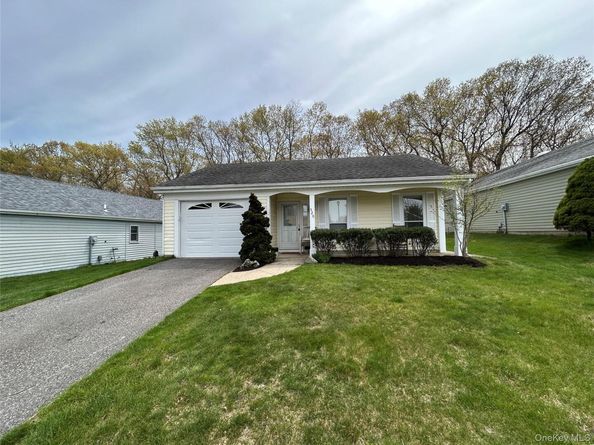 520 Cranston Lane, Ridge NY 11961