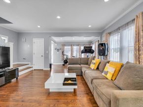 14 Laurel Road, Lindenhurst NY 11757