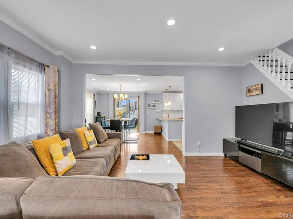 14 Laurel Road, Lindenhurst NY 11757
