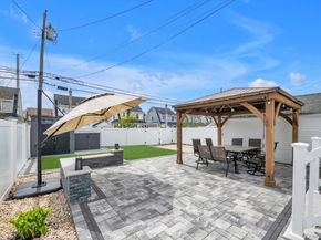 14 Laurel Road, Lindenhurst NY 11757
