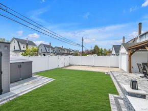 14 Laurel Road, Lindenhurst NY 11757