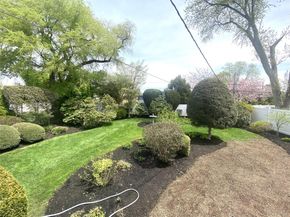 7 Byfield Place, Melville NY 11747