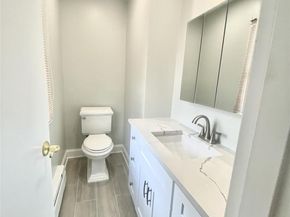 7 Byfield Place, Melville NY 11747