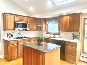 7 Byfield Place, Melville NY 11747