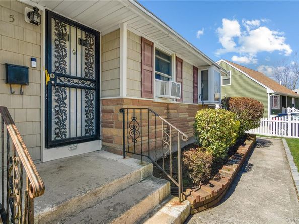 5 S Ronald Drive S, Amityville NY 11701