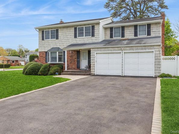 2 Garvey Drive, Hauppauge NY 11788