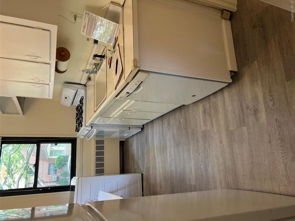 58-58 246th Crescent Lower, Douglaston NY 11362